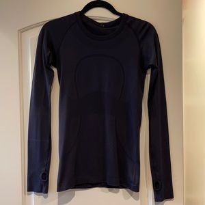 Lululemon navy long sleeve